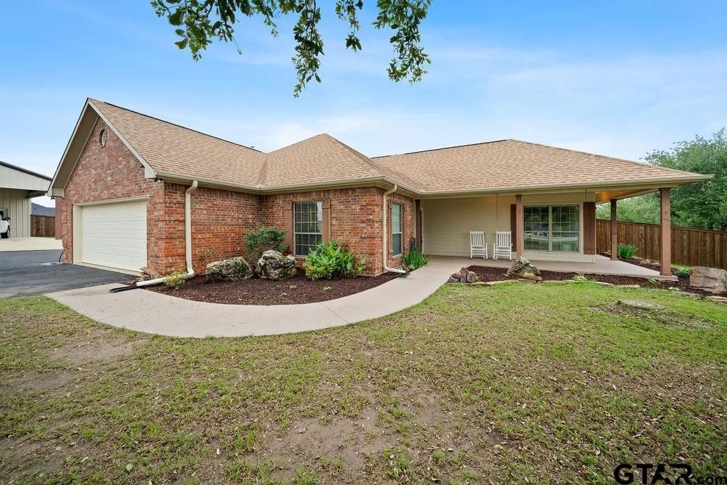 11906 Meadow Creek Dr., Brownsboro, TX 75756