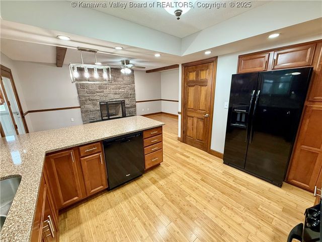 108 Sun Valley, Scott Depot, WV 25560