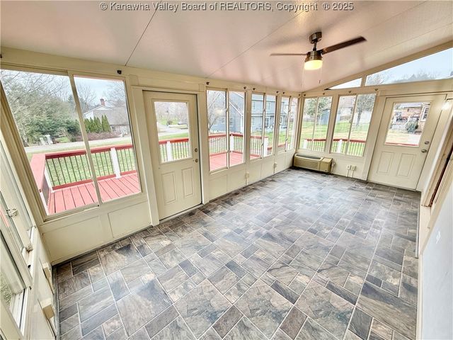 108 Sun Valley, Scott Depot, WV 25560