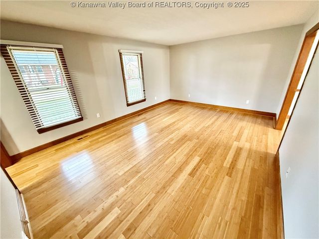 108 Sun Valley, Scott Depot, WV 25560