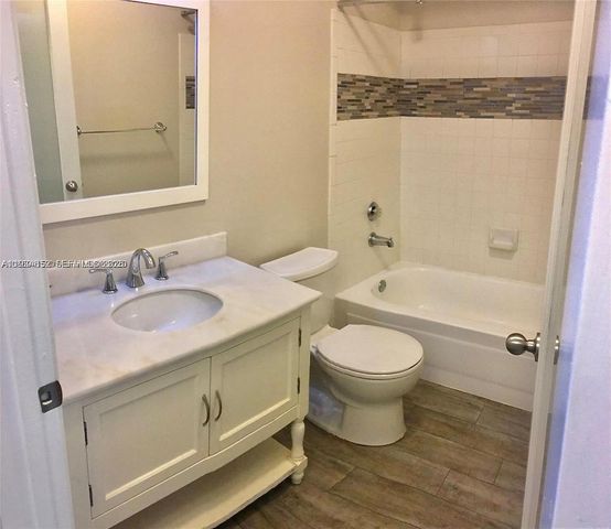 2445 NW 33rd St 1404, Oakland Park, FL 33309