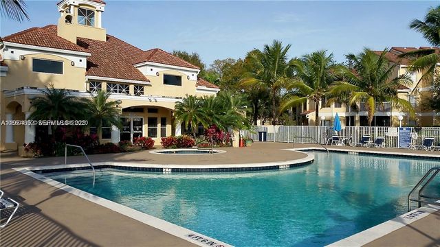 2445 NW 33rd St 1404, Oakland Park, FL 33309