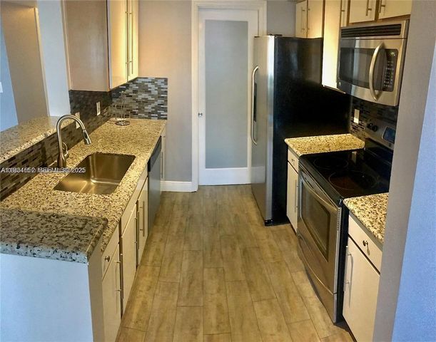 2445 NW 33rd St 1404, Oakland Park, FL 33309