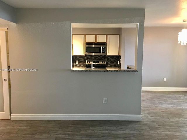 2445 NW 33rd St 1404, Oakland Park, FL 33309