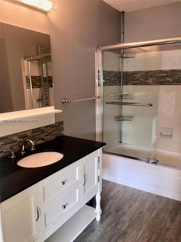 2445 NW 33rd St 1404, Oakland Park, FL 33309