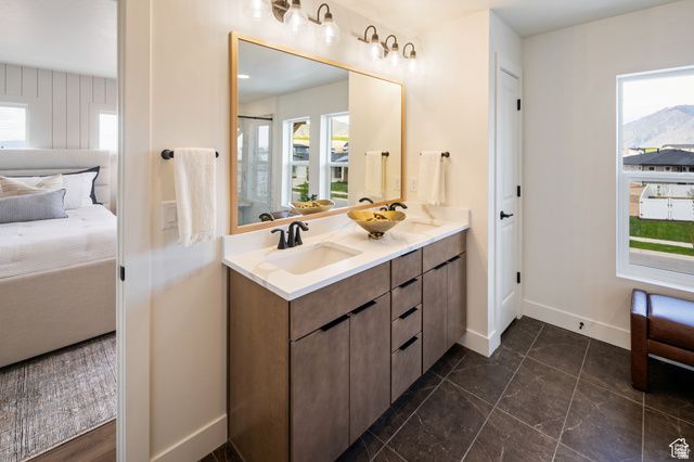 1033 W PARAMOUNT CV, Riverdale, UT 84405