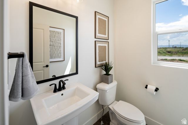 1033 W PARAMOUNT CV, Riverdale, UT 84405