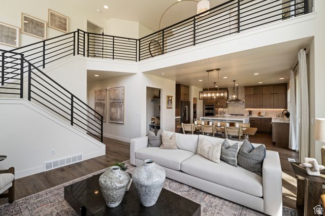 1033 W PARAMOUNT CV, Riverdale, UT 84405
