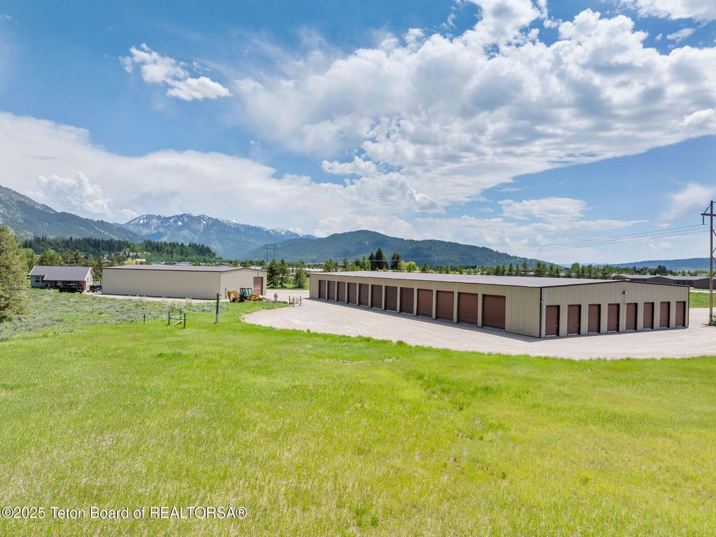 1300 US-26, Alpine, WY 83128 photo 15