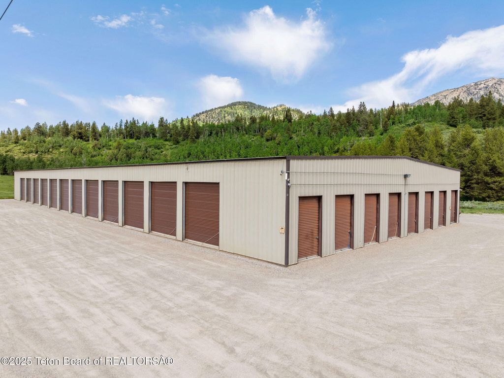 1300 US-26, Alpine, WY 83128 photo 17