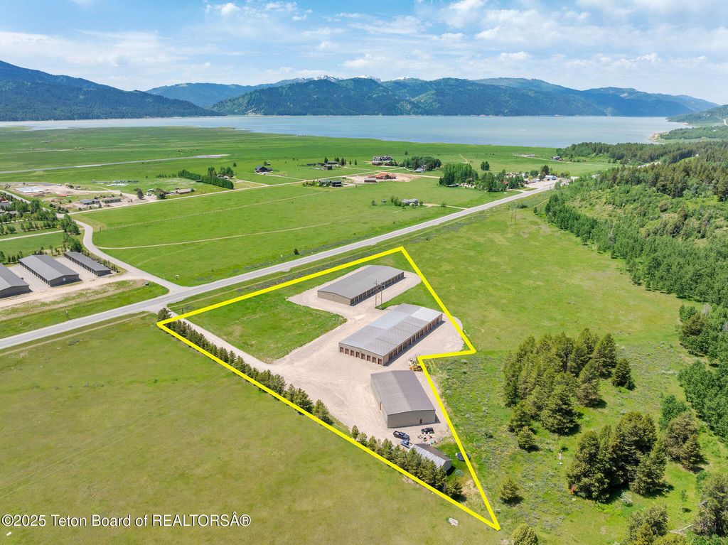 1300 US-26, Alpine, WY 83128 photo 2