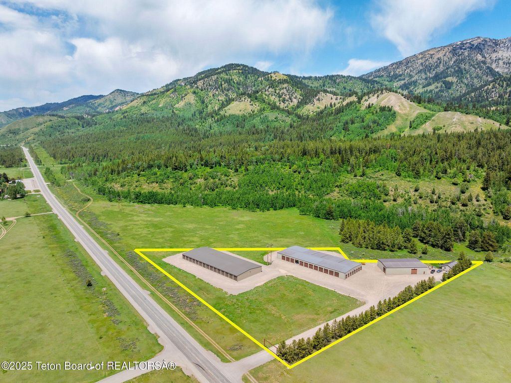 1300 US-26, Alpine, WY 83128 photo 3