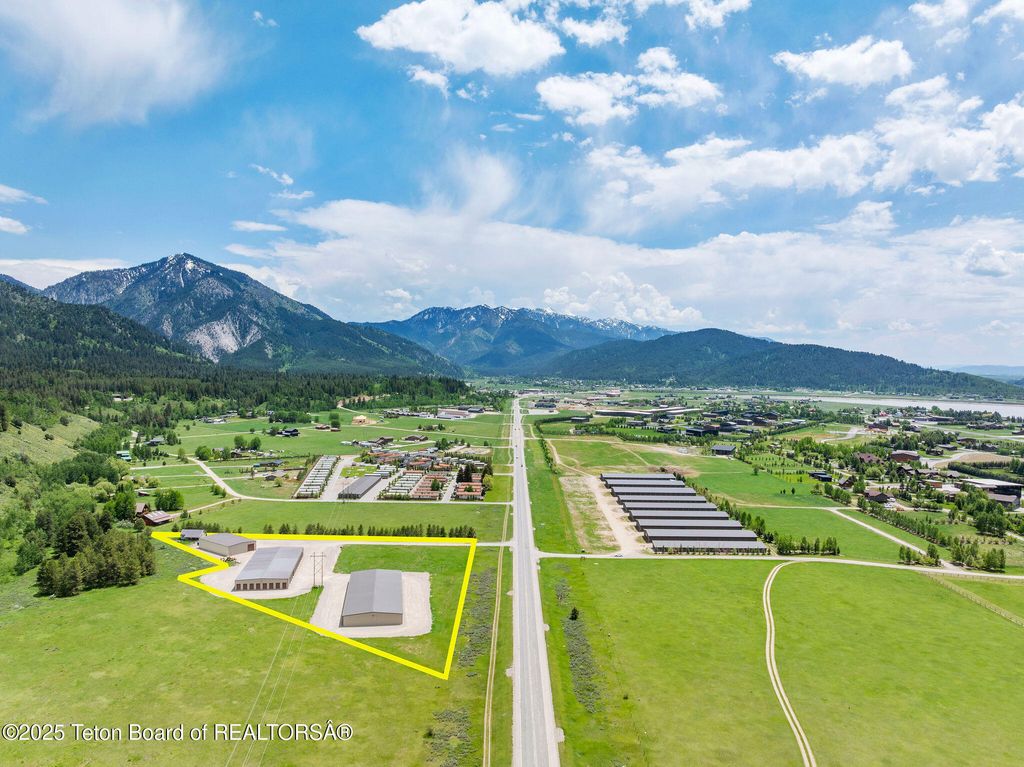 1300 US-26, Alpine, WY 83128 photo 4