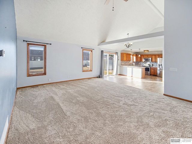 2304 E 16th Street, York, NE 68467