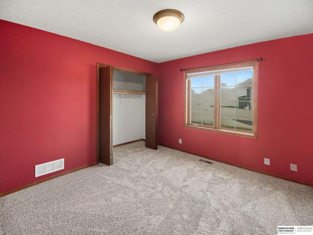 2304 E 16th Street, York, NE 68467