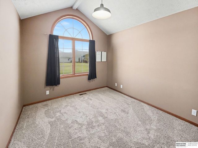 2304 E 16th Street, York, NE 68467