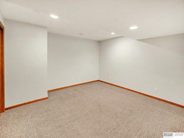 2304 E 16th Street, York, NE 68467