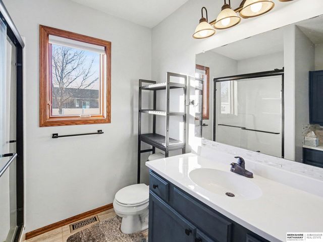 2304 E 16th Street, York, NE 68467