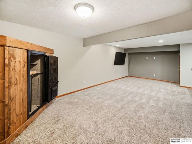 2304 E 16th Street, York, NE 68467