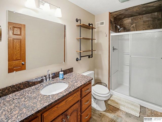 2304 E 16th Street, York, NE 68467