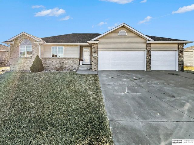2304 E 16th Street, York, NE 68467