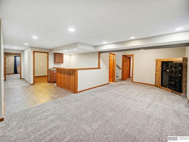 2304 E 16th Street, York, NE 68467