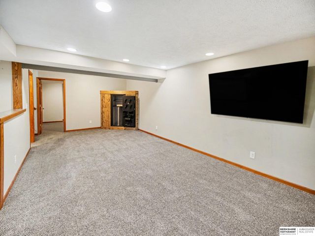 2304 E 16th Street, York, NE 68467