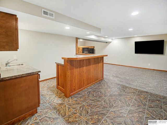 2304 E 16th Street, York, NE 68467