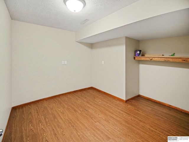 2304 E 16th Street, York, NE 68467