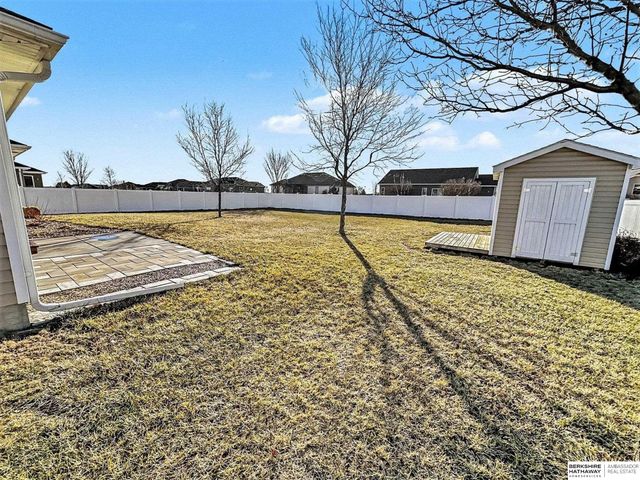 2304 E 16th Street, York, NE 68467