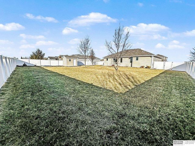 2304 E 16th Street, York, NE 68467