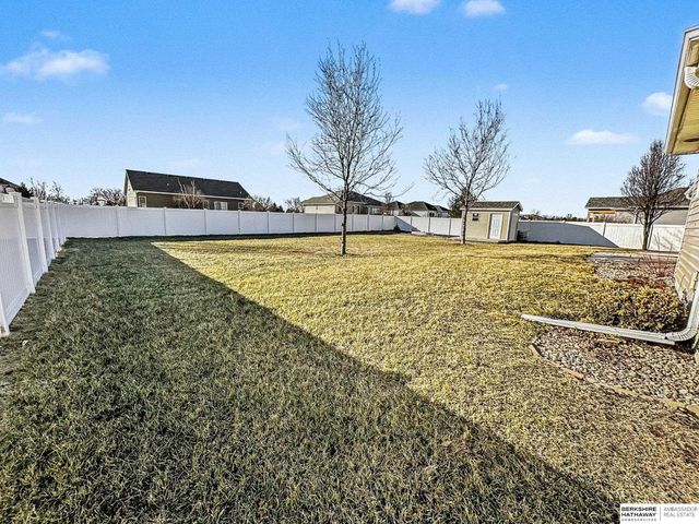 2304 E 16th Street, York, NE 68467