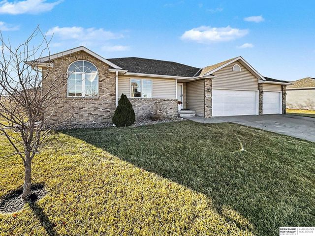 2304 E 16th Street, York, NE 68467