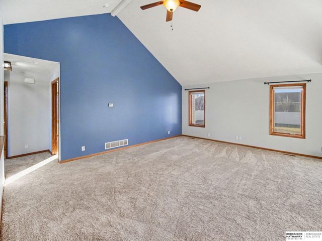 2304 E 16th Street, York, NE 68467