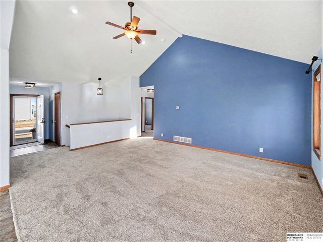 2304 E 16th Street, York, NE 68467