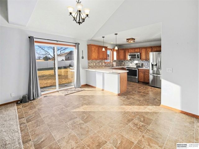 2304 E 16th Street, York, NE 68467