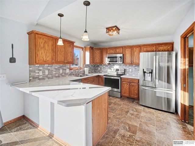 2304 E 16th Street, York, NE 68467