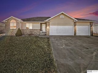 2304 E 16th Street, York, NE 68467