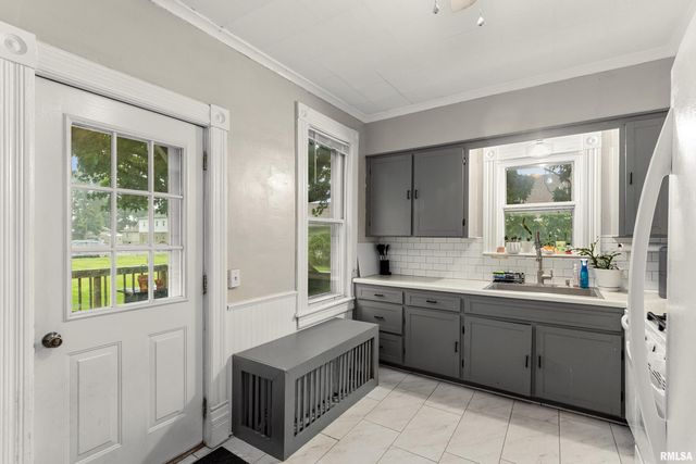 211 W PERSHING Street, Morton, IL 61550