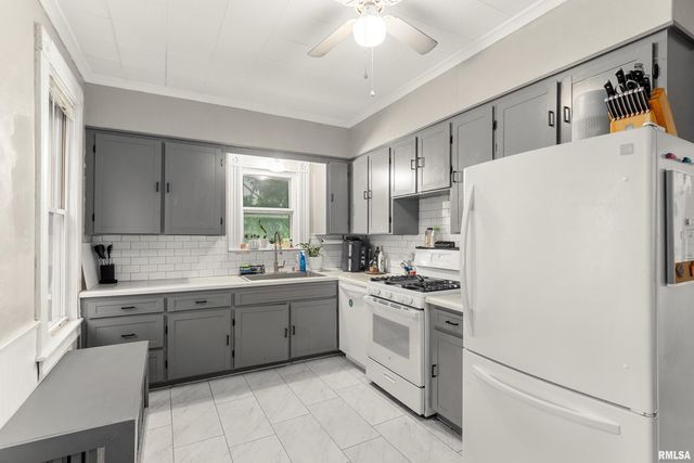 211 W PERSHING Street, Morton, IL 61550