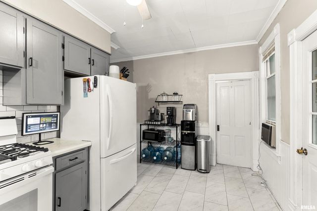 211 W PERSHING Street, Morton, IL 61550