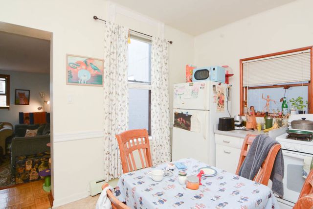 2823 W SHAKESPEARE Avenue 2, Chicago, IL 60647