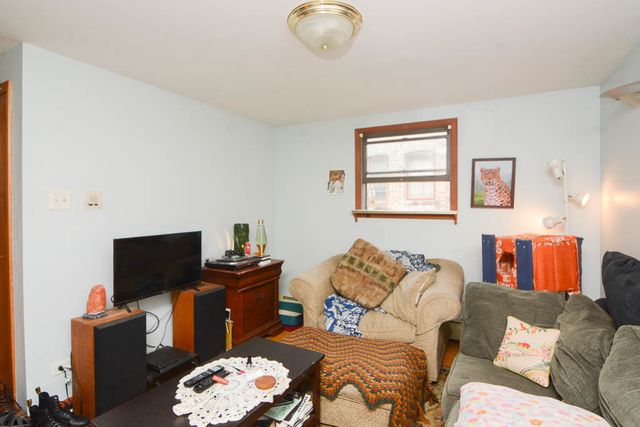 2823 W SHAKESPEARE Avenue 2, Chicago, IL 60647