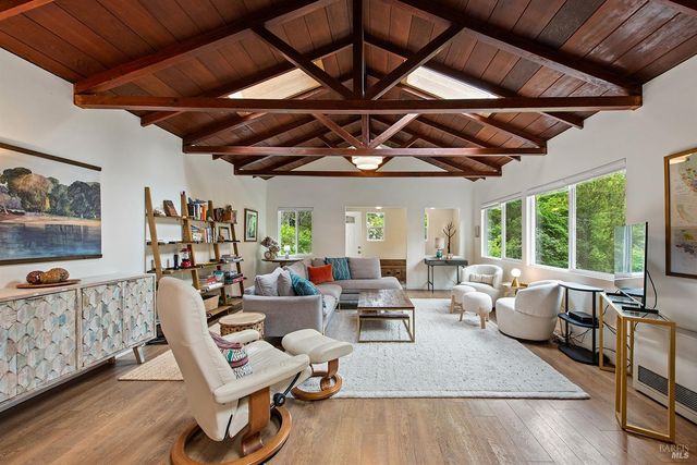 10680 Old River Rd, Forestville, CA 95436