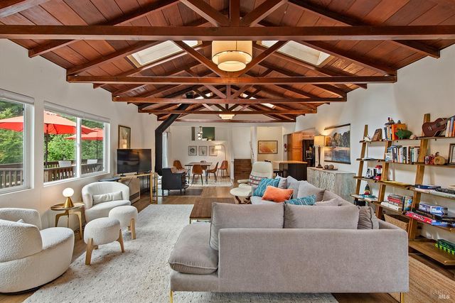 10680 Old River Rd, Forestville, CA 95436