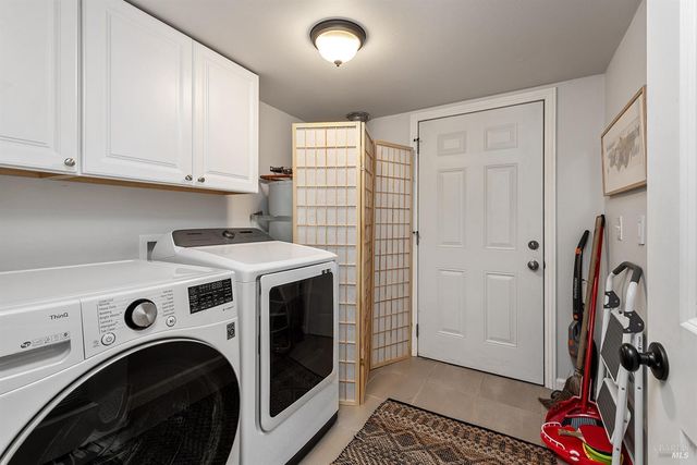 10680 Old River Rd, Forestville, CA 95436