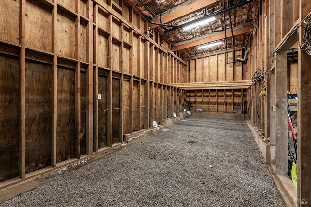 10680 Old River Rd, Forestville, CA 95436