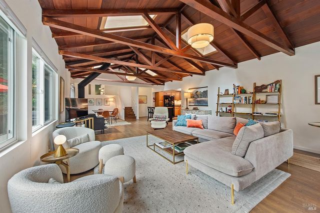 10680 Old River Rd, Forestville, CA 95436