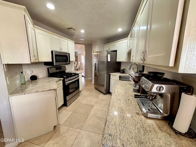 1352 DESERT JEWEL Drive, El Paso, TX 79912