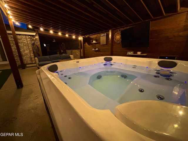1352 DESERT JEWEL Drive, El Paso, TX 79912